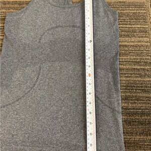 Lululemon Swiftly Tech Racerback
Heathered Black - size 4